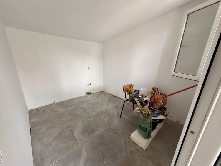 Casa P+1 la 1 km fata de metrou Aparatorii Patriei. 3 cam. Teren 110 mp