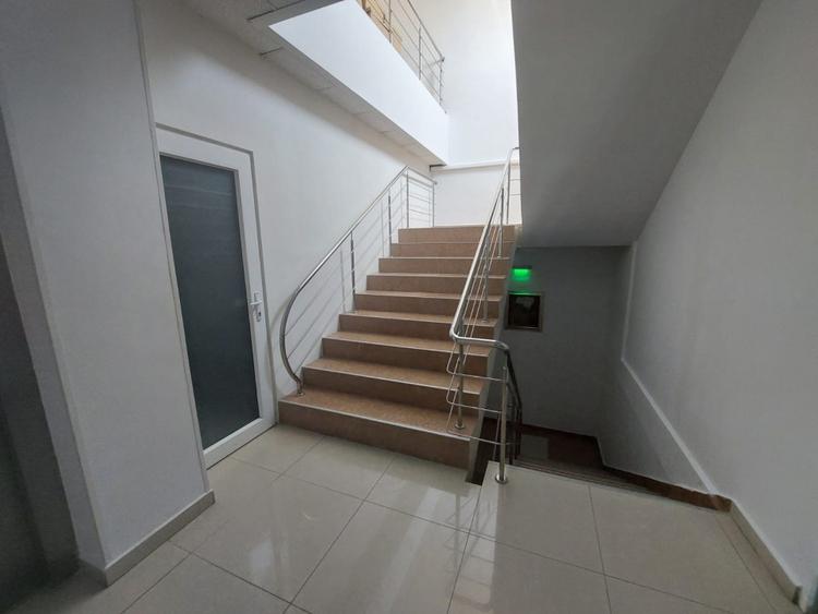Delfinariu-bd. Mamaia, spatiu birouri, 120 mp., openspace
