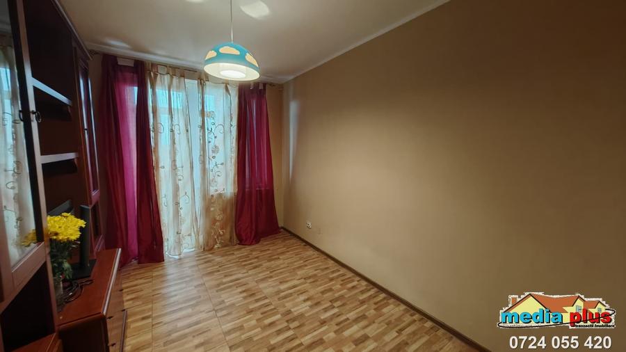 Apartament cu 3 camere decomandat de vânzare – Str. Domnească,
