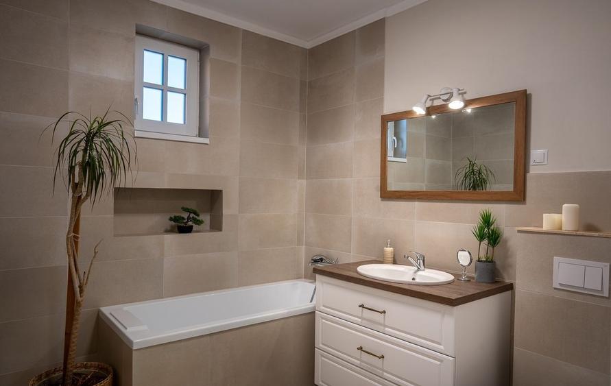 Casă individuală mobilată | 303 mp utili | Teren 870 mp | Sălicea - intrare