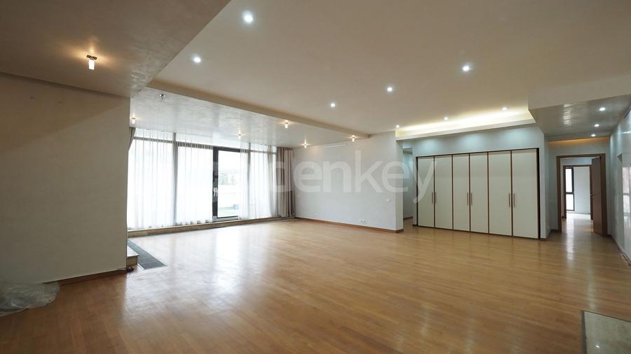 Apartament penthouse cu 4 camere | 2 garaje | spatii generoase