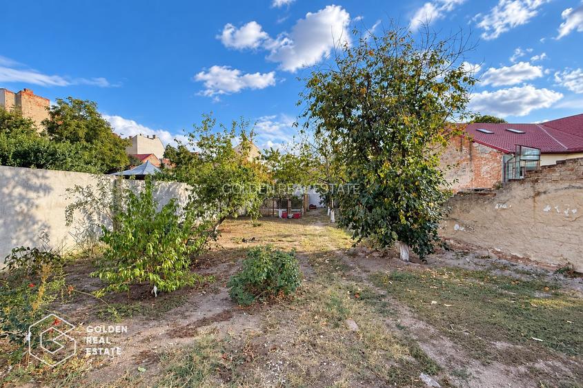 Casa individuala cu garaj si teren 556 mp, str Desseanu