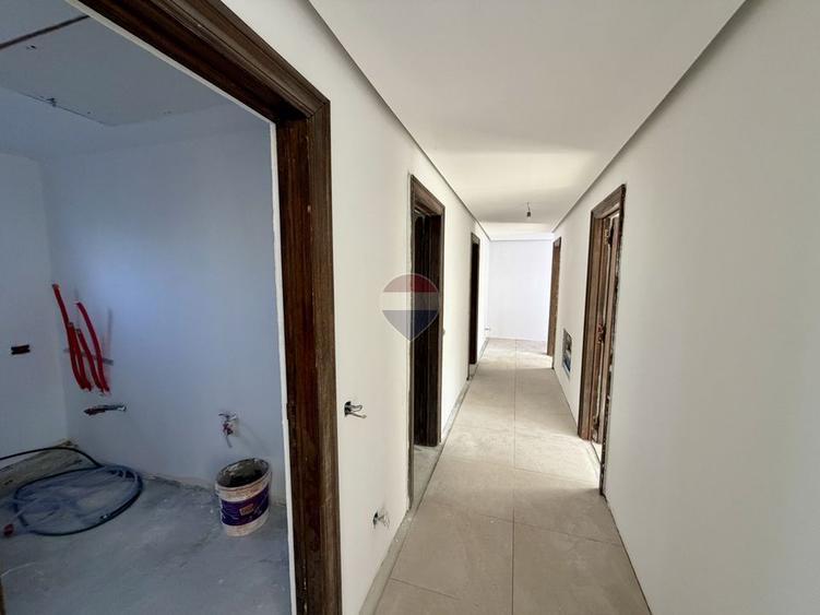 Casă de vanzare Golesti 4 camere 3 bai