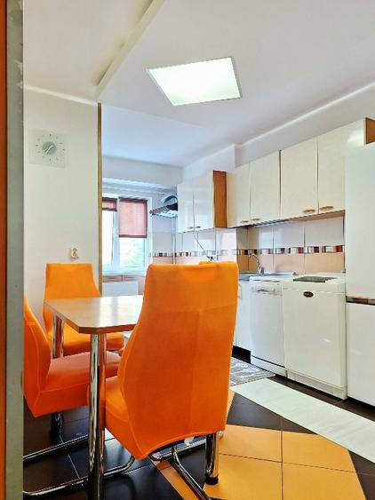 Inchiriez apartament 3 camere în Brașov-Răcădău