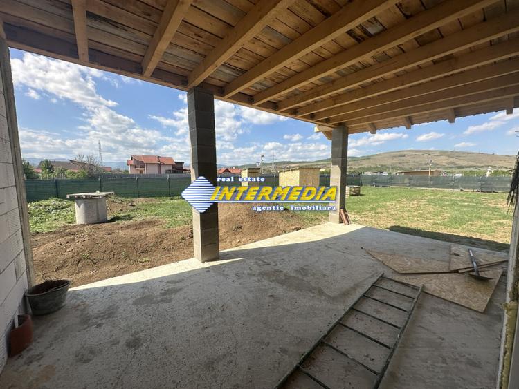 Casa in Rosu Teren 570 mp sau 1134 mp Terasa mare imprejmuit Barabant Alba