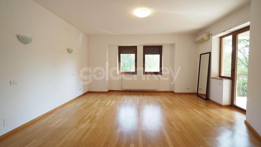 Vila cu 7 camere in complex rezidential