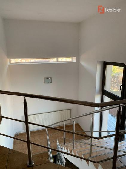 Spatiu comercial cu 12 incaperi si suprafata de 630 mp, zona Mircea cel Batran