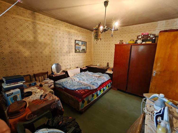 1 decembrie 1918,Pe str Jean Steriadi,decomandat