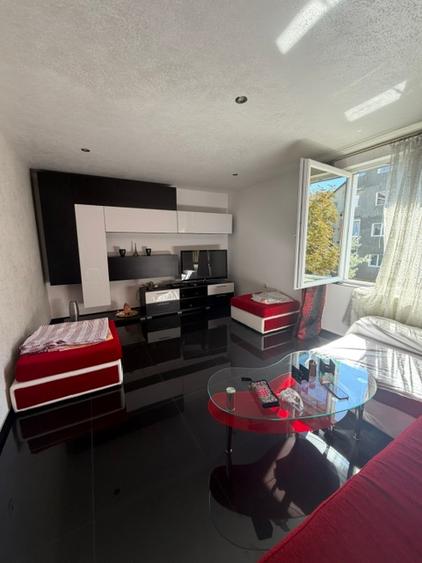 Apartament spatios , etaj 2