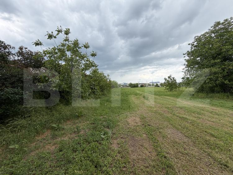 Teren intravilan trilateral construibil 14342 mp, Bariera Valcii-Carpenului