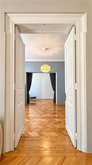 Piesă rară în centrul Capitalei: Apartament de colecție cu cramă boltită și pod