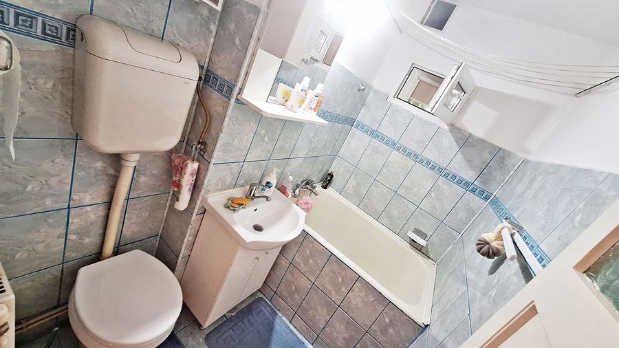 Piata Astra, apartament 2 camere la etajul 1, liber, 93000 euro neg
