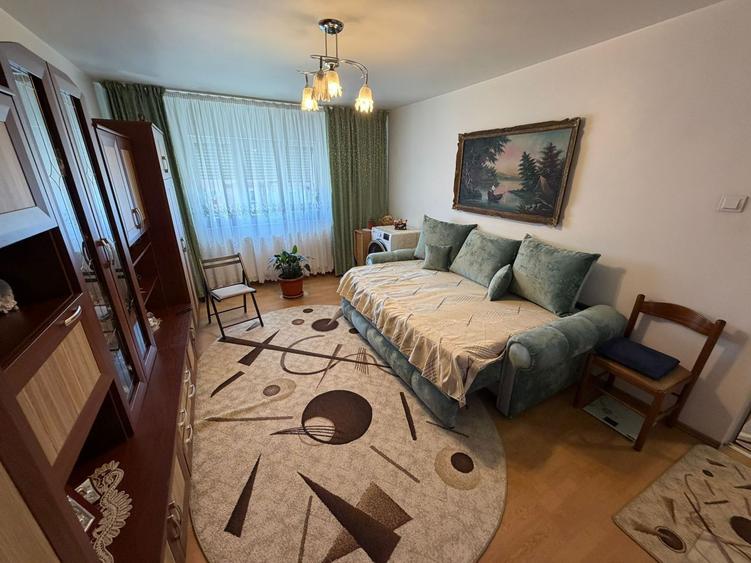 Apartament 2 camere, decomandat - zona Cetate