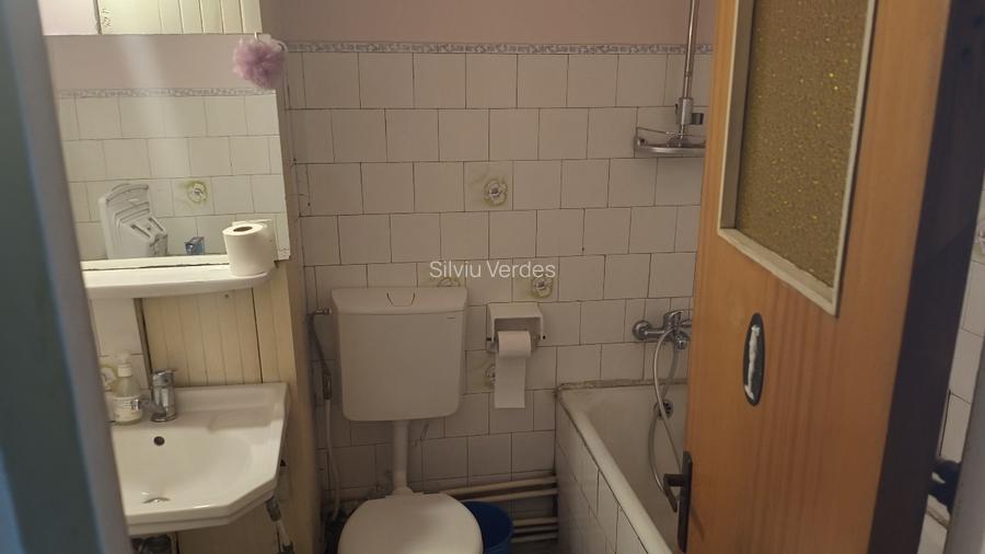 Apartament 4 camere , central, bulevardul Independentei 6 - 13