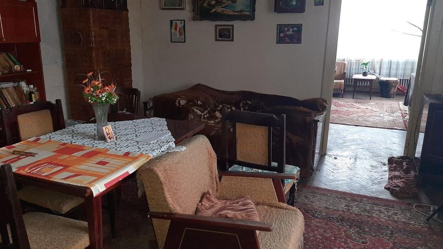 Casa cu curte individuala, teren: 768 mp, in Andrei Muresanu