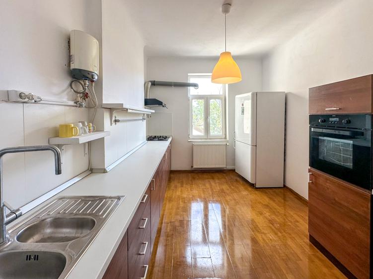 Apartament 4 camere 151 mp | Bulevardul Kogalniceanu, Metrou 8 minute