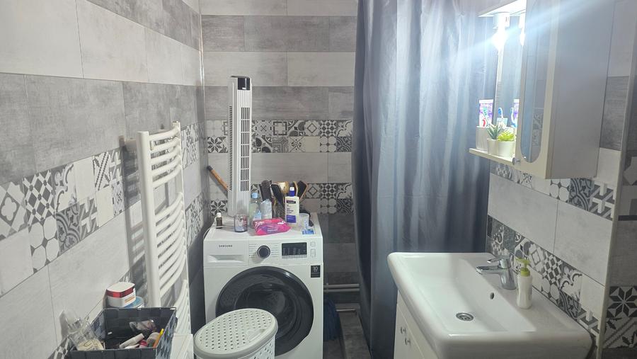 Vand apartament 2 camere decomandat Deva, Decebal (Zamfirescu), parter,mobilat