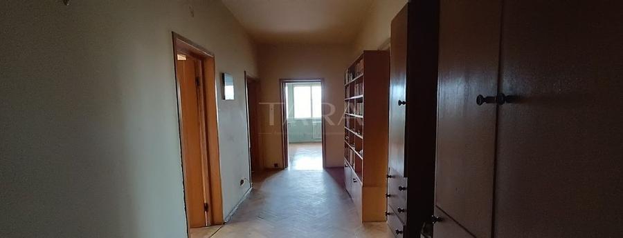 Apartament generos cu 4 camere și garaj inclus, zona Centrala