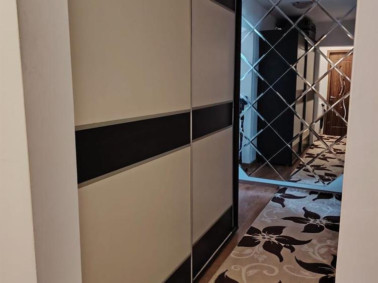 Apartament 2 camere de vânzare - Craiovița noua, zona Triaj