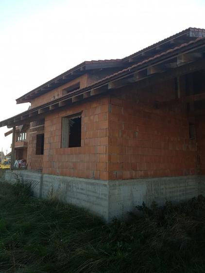 Vila la rosu - Sacalaz