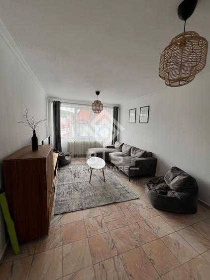 Apartament 3 camere de inchiriat - zona COROANA DE AUR
