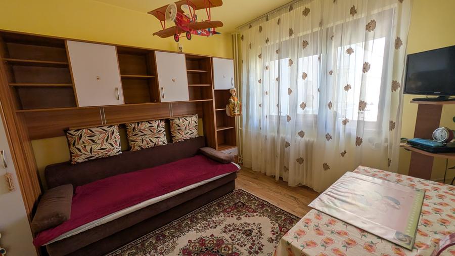 Apartament trei camere de inchiriat pe termen lung zona Republici Nord