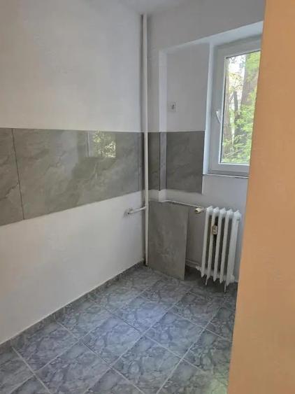 Investitie garsoniera etaj 1 bloc 1980 zona Drumul Taberei
