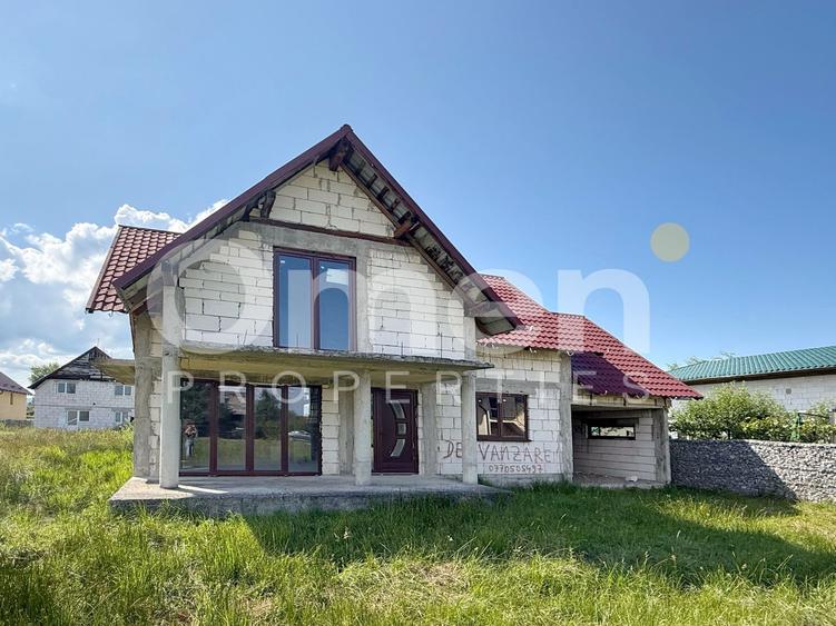 Casă cu potențial imens P+M, teren 7,91 ari, zonă liniștită, Ocna Șugatag.