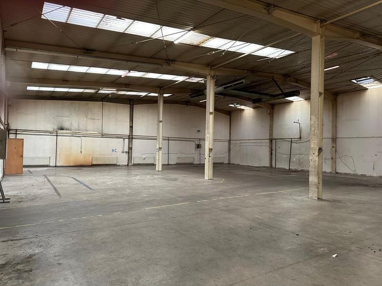Inchiriere hala industriala  596 mp Arad, zonă centrală