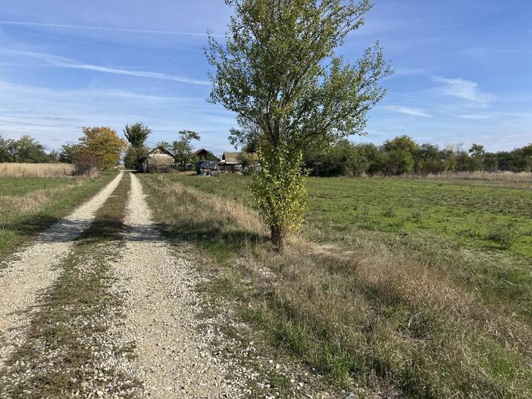 Teren Intravilan com. Ratesti