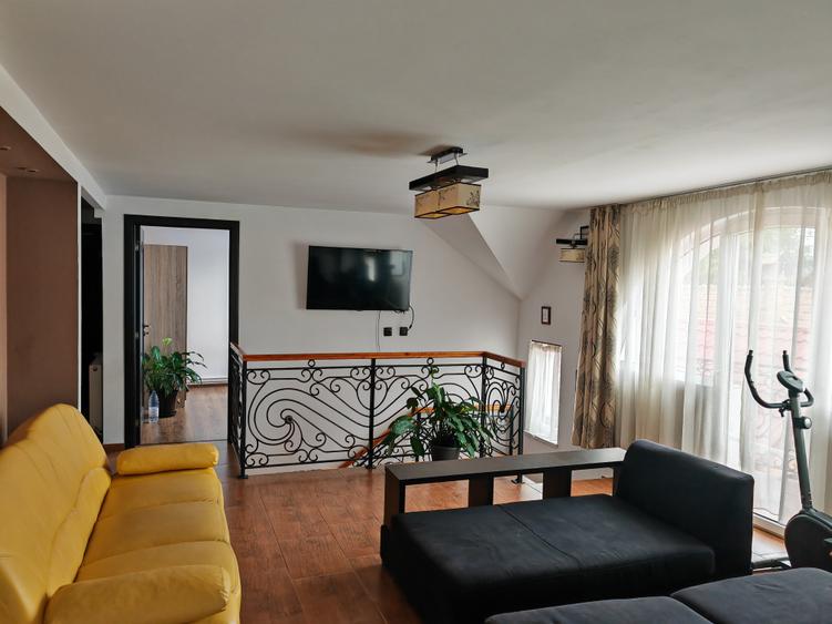 Casa 8 camere mobilata si utilata RASNOV