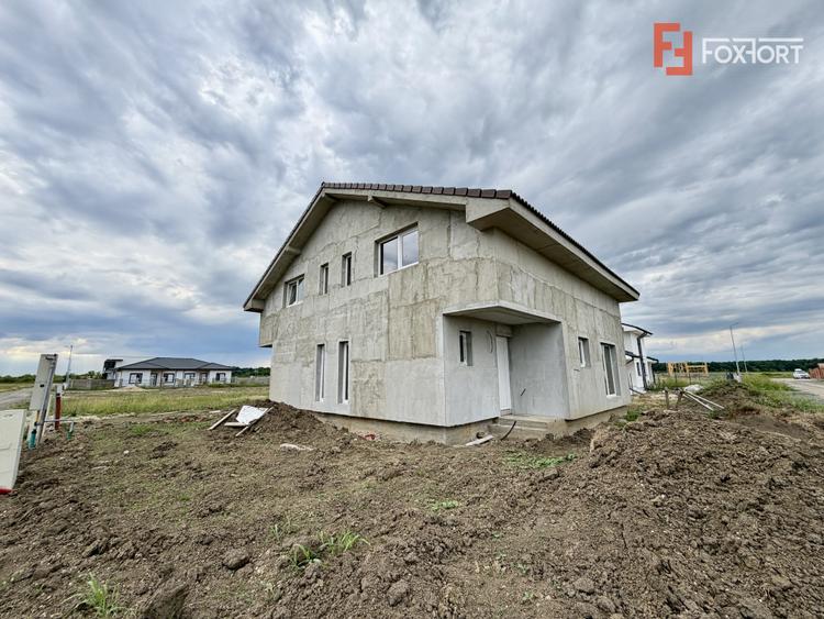 Duplex la cheie cu 3 camere, toate utilitatile - in Mosnita Veche
