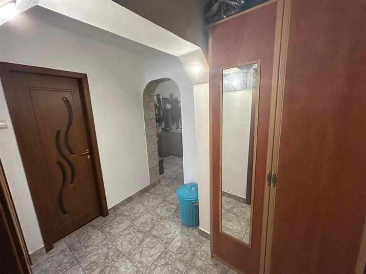 Apartament cu 3 camere, de vanzare, zona Brailei, Kauffland