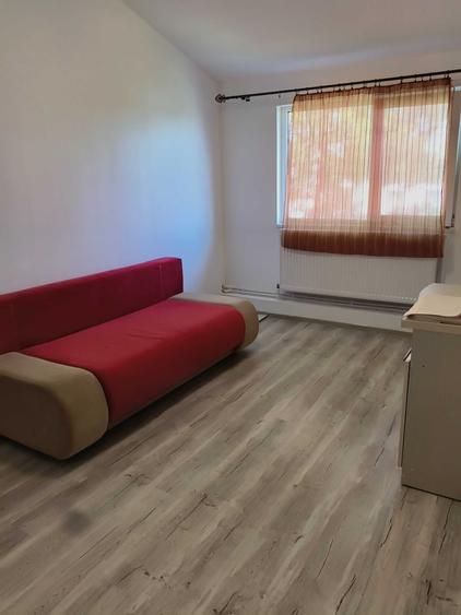 Km 4.5 ,3 camere la mansarda,56 mp preț 72.500 euro