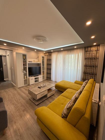Apartament cu 4 camere semidecomandate, Marasesti