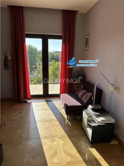 Vila stil florentin pe malul lacului,teren4500mp iesire la lac de 17ml