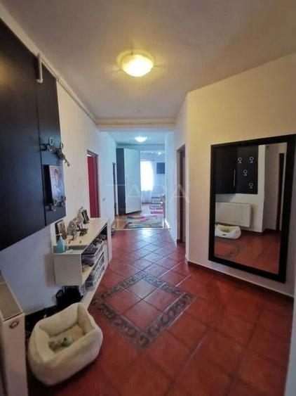 Apartament spațios cu 4 camere și terasă, zona Andrei Muresanu