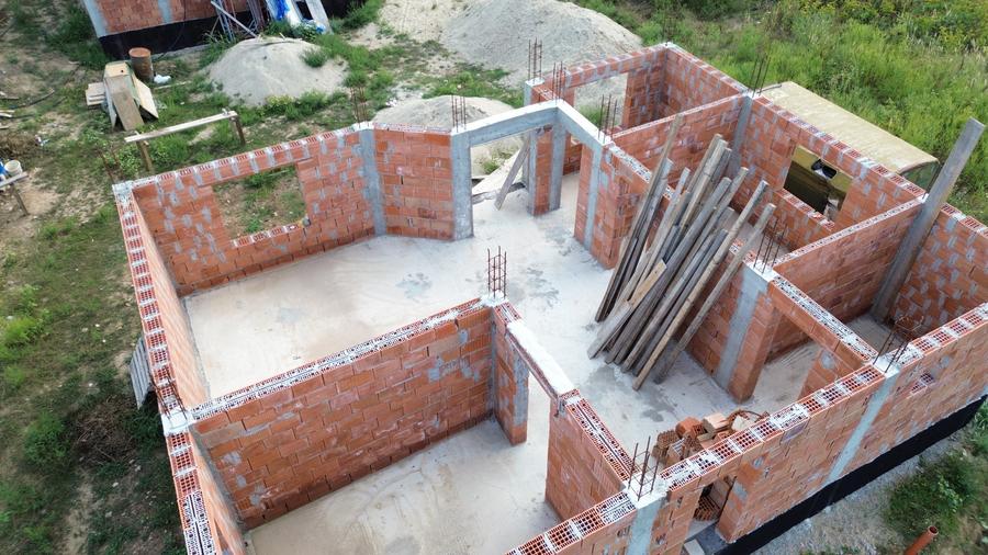 Casa LA ROSU de vanzare 4 camere 100 mp utili teren 500 mp