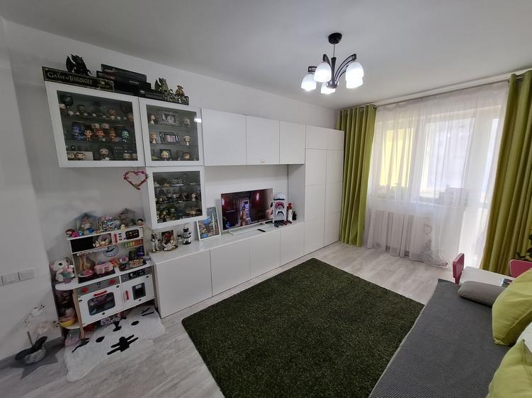 Apartament cu 2 camere și balcon cu vedere port Bd Ferdinand