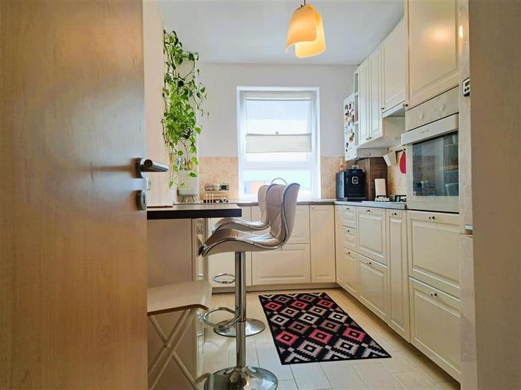 Apartament 3 camere decomandat Coresi, 2 bai, bloc nou cu lift, mobilat si util