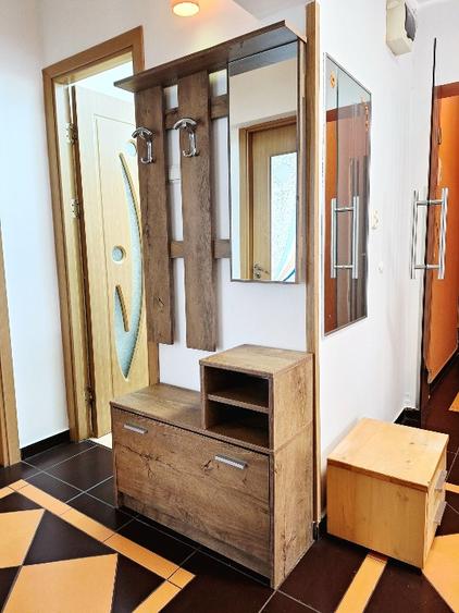 Inchiriez apartament 3 camere în Brașov-Răcădău
