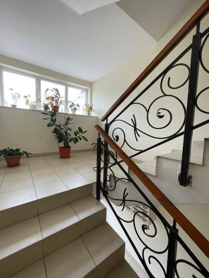 Persoana fizica inchiriez apartament 2 cam 54 mp, etaj 1 din 4, parcare