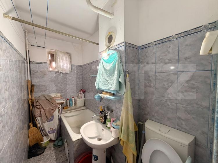 Apartament de 3 camere, semideocomandat, zona Cornitoiu