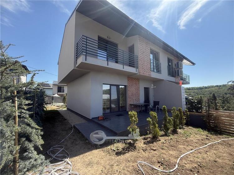 VILA EXCLUSIVISTA 4 CAM VALEA ADANCA LAC EZARENI PRIMA INCHIRIERE