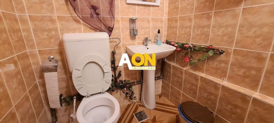 Vila pretabila pensiune + restaurant, 10 camere, 1000MP teren