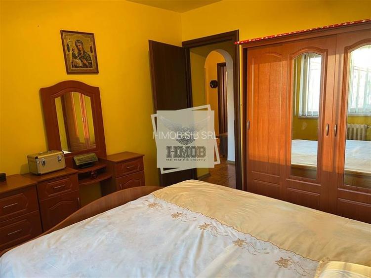 Apartament cu 3 camere decomandat cu balcon in Vasile Aaron - 11