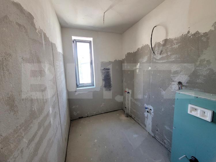 OPORTUNITATE! Apartament cu 3 camere, geam la baie, zona Intre Lacuri