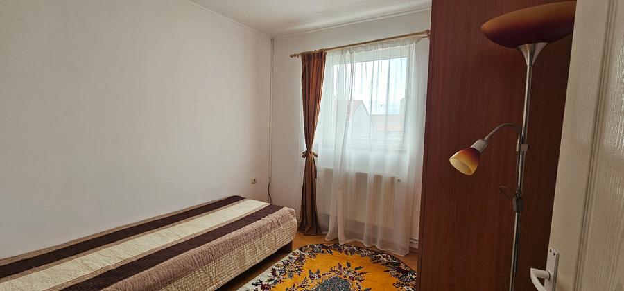 Inchiriez apartament de 3 camere ,situat in cartierul Hipodrom 4- Aleea Streiu