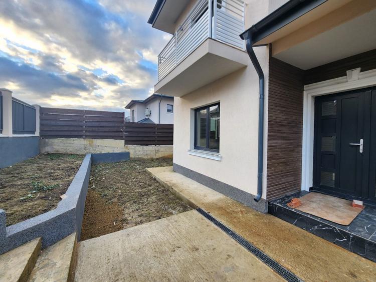 CASA 4 CAMERE, 2 BAI, 440 MP TEREN, MIROSLAVA