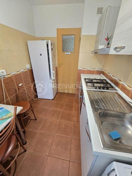 Etaj 2! Apartament 2 camere, Podu Ros 50mp, CT, AC